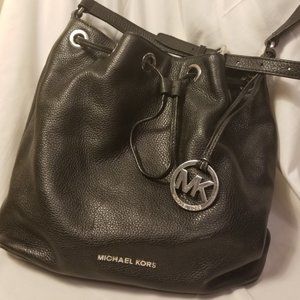 Michael Kors Black Leather Pebble bucket bag
